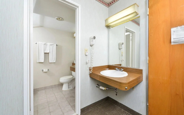 Travelodge by Wyndham Cleveland Airport