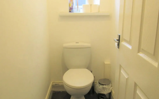 Spacious Apartment Heaton