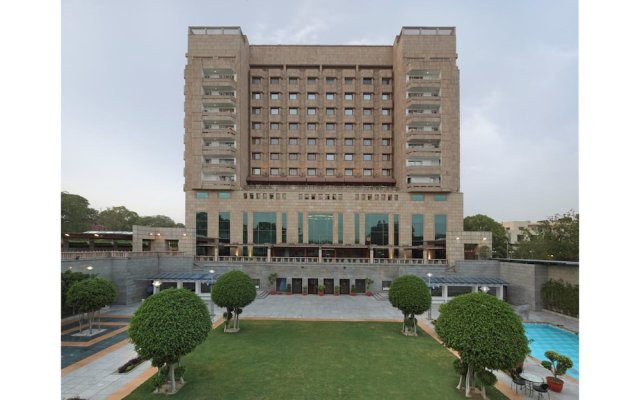 Отель Jaypee Vasant Continental Индия, Нью-Дели - отзывы, цены и фото номеров - забронировать отель Jaypee Vasant Continental онлайн вид на фасад