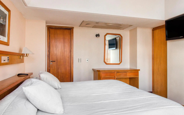 Primacy Hotel