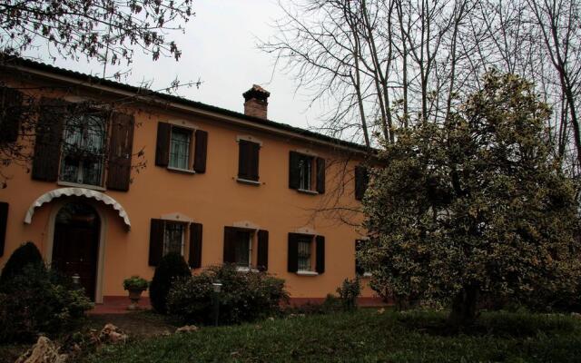 Отель La Corte Del Cavaliere Bed & Breakfast Италия, Кальдерара-ди-Рено - отзывы, цены и фото номеров - забронировать отель La Corte Del Cavaliere Bed & Breakfast онлайн вид на фасад