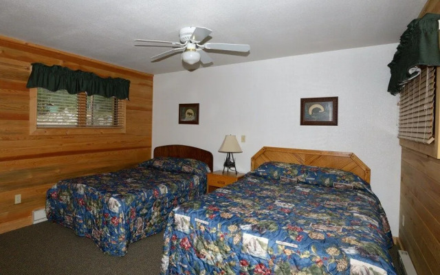 Western Riviera Lakeside Lodging