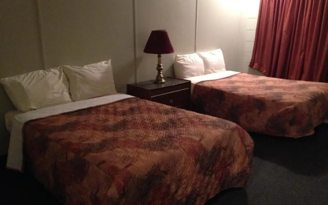 Macklin Motor Inn