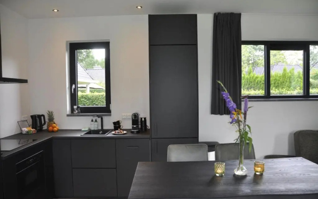 The Black Oak - Luxe bungalow met prive sauna