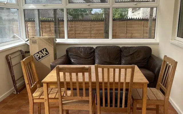 Cleeve Road House