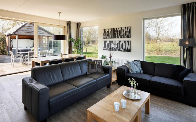Luxury villa with whirlpool and jacuzzi, 8 km from Hoogeveen