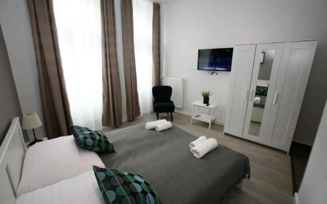 Center Rooms