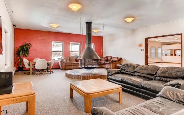 933scdue 3 Bedroom Condo