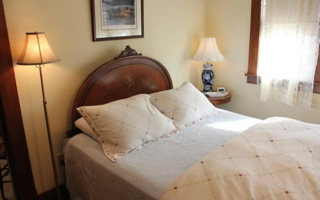 DeBourge Guesthouse