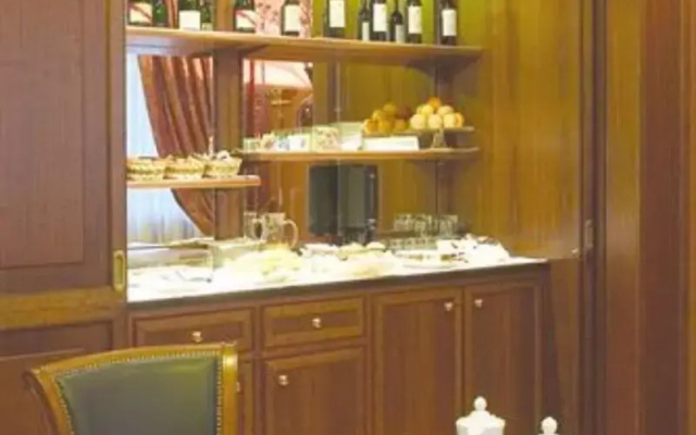 Maxim Hotel