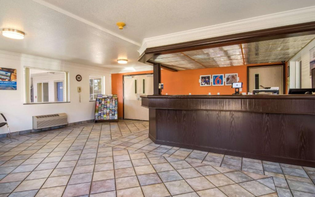Motel 6 Portland, OR Mall 205