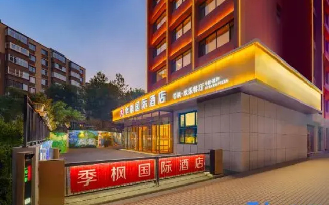 Jifeng International Hotel (Xianggong Street Metro Station, Xi'an Road Commercial Street, Dalian)