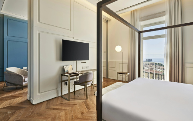 De Bonart Naples, Curio Collection by Hilton