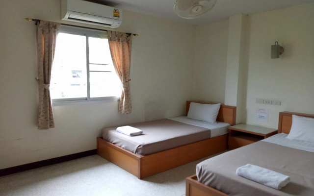 Bang Saphan Resort