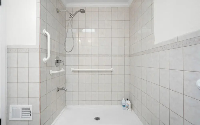 4Beds Private Unit Near BeachWalk Golf