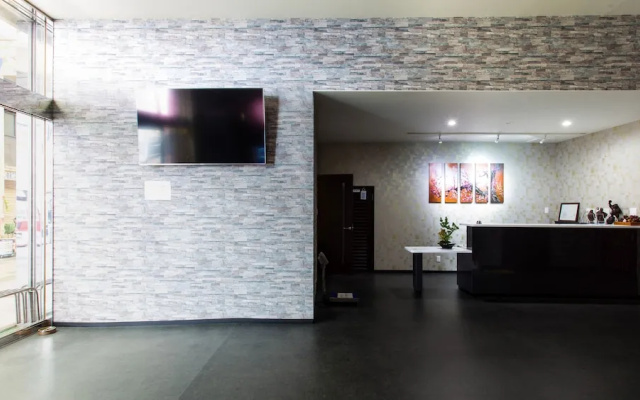 Holiday Pearl Hotel