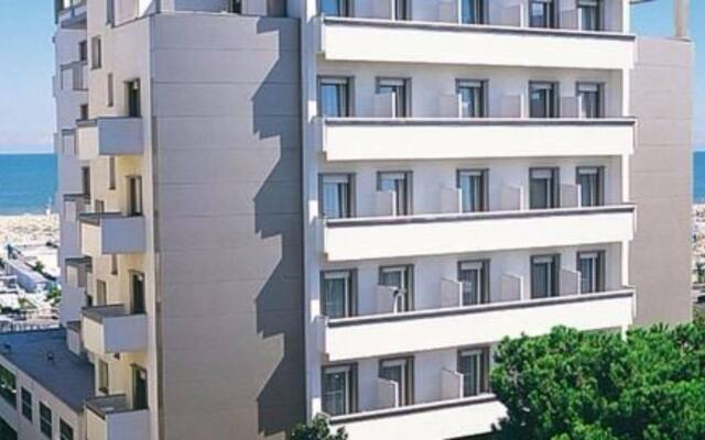 National Hotel вид на фасад