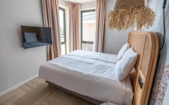 Waterfront Gem With Private Sauna