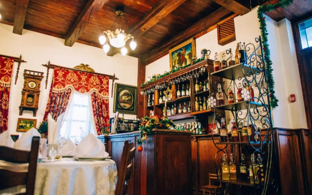 Antique House Hotel