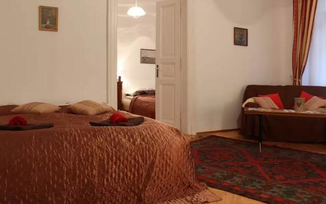Апартаменты Bohemia Antique Apartment