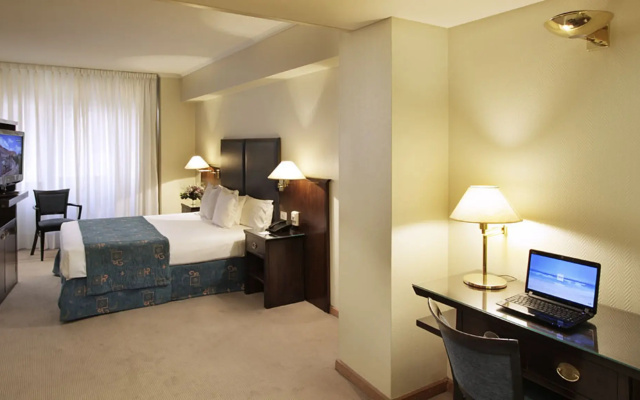 Dolmen Hotel