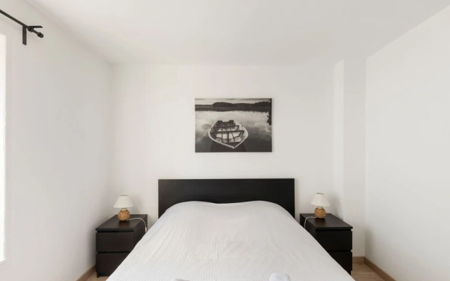 Cozy Holiday Home in Port-en-Bessin-Huppain with Heating Facility