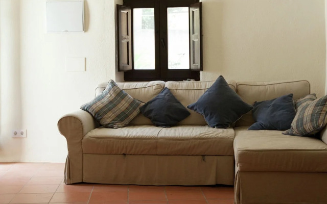 Traditional Restored House for 4 People in Valveralla