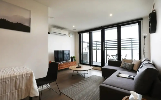 Stylish And Modern 2 Bedroom Melbourne Retreat