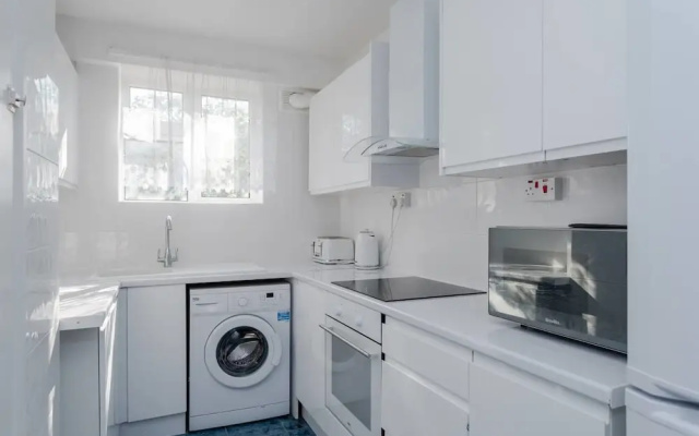 Well Connected Cosy 2 Bedroom Home