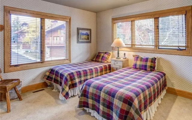 Silverbird 30 3 Bedroom Condo
