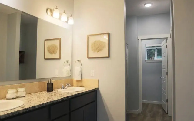 Smart-designed 2 Bed/2 Bath Home