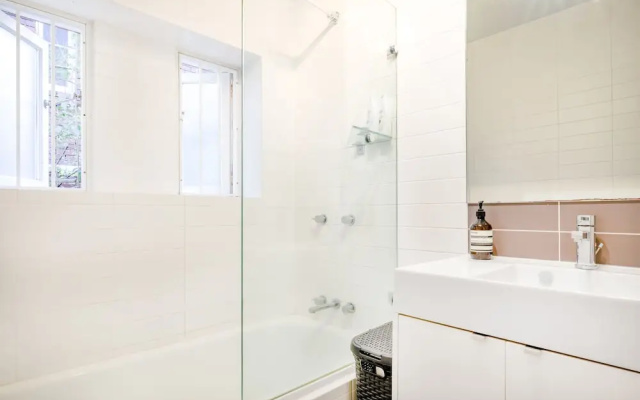 Picturesque Bellevue Hill 2BR Apt H452