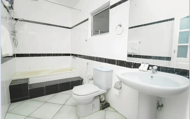 OYO 464 Tropicana Residence