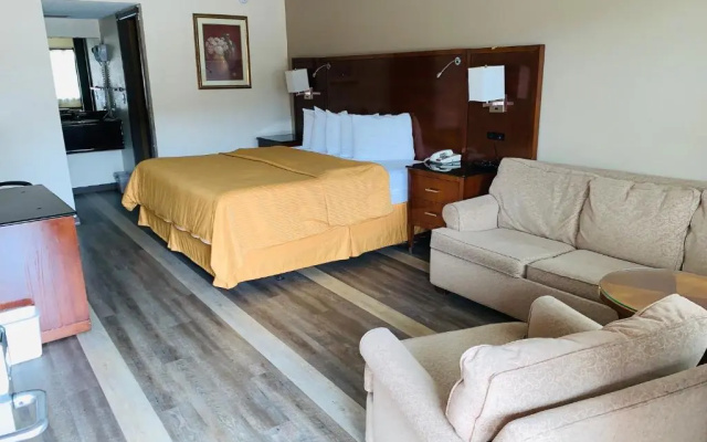 Royal Inn & Suites
