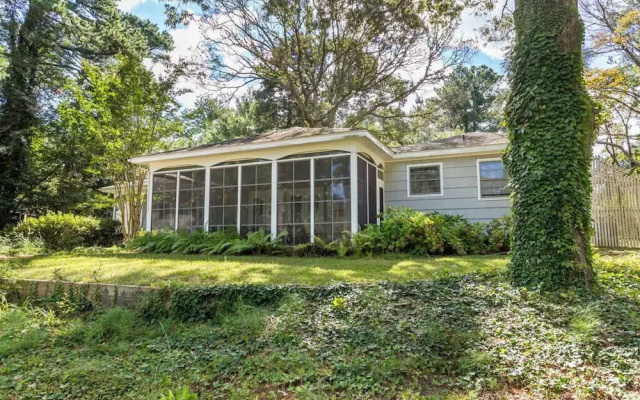 Broad Hollow 5