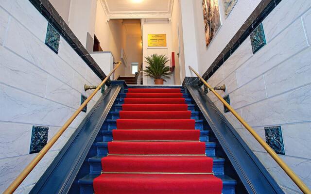 Stuttgarter Eck Hotel Берлин вид на фасад
