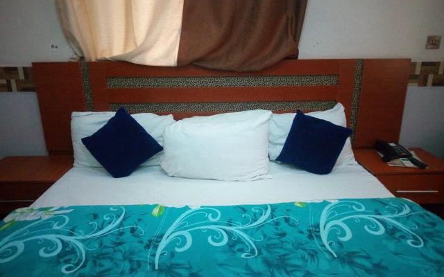Bayse One Place Jericho