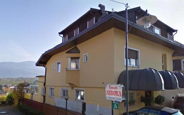 Отель Pension Aurora Аппиано-сулла-Страда-дель-Вино вид на фасад