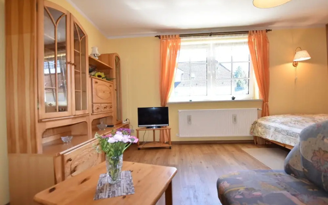 Luxurious Apartment in Wischuer With Fenced Garden, Barbecue