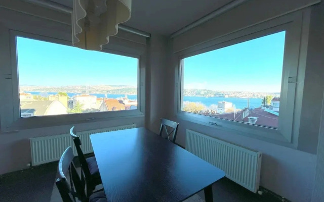 Stylish Apartment with Bosphorus View