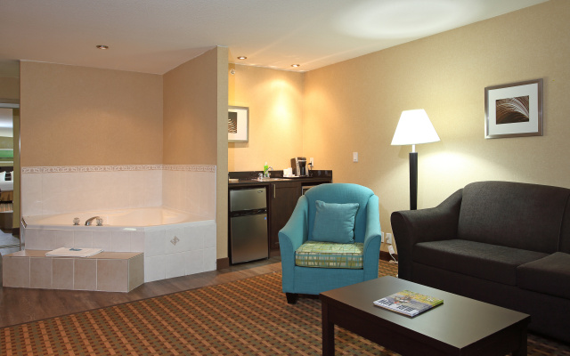 Holiday Inn Express & Suites - Vernon by IHG