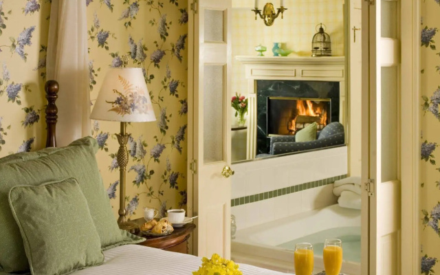 The Manor On Golden Pond