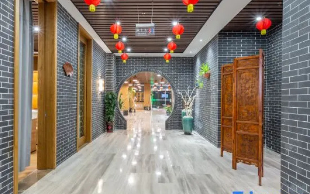 Yunhe Jingdian Hotel (Yangzhou Slender West Lake Dongguan Street Branch)