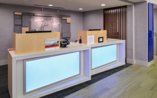 Holiday Inn Express Palm-Desert by IHG