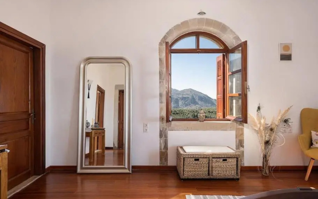 ~ALONI HOUSE~ private villa with pool, up to 10pax