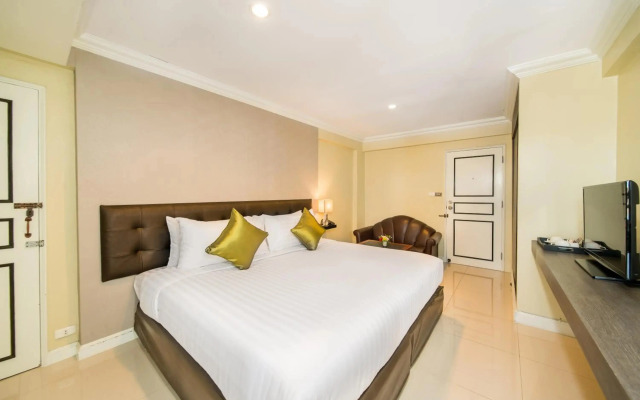 The Niran Grand Hotel
