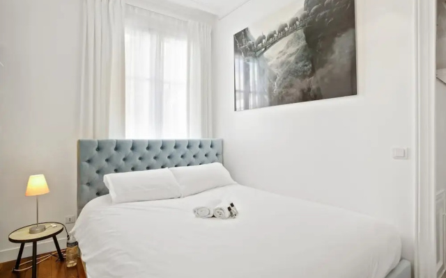 Cosy and Bright 1BR Flat Near Arc de Triomphe!