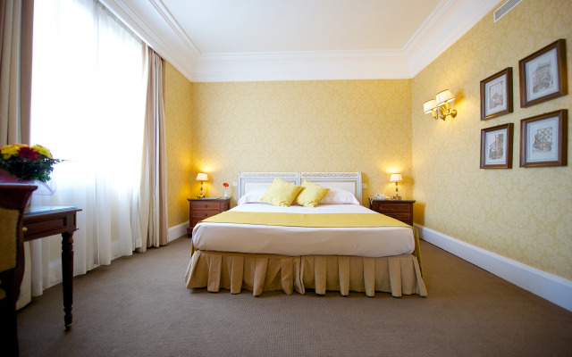 Excelsior Grand Hotel