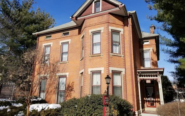 Отель 50 Lincoln Short North Bed and Breakfast вид на фасад