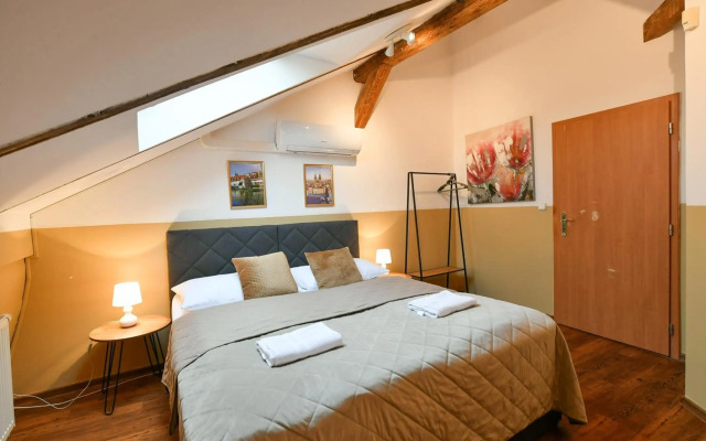 Amazing Charles Bridge Apartment
